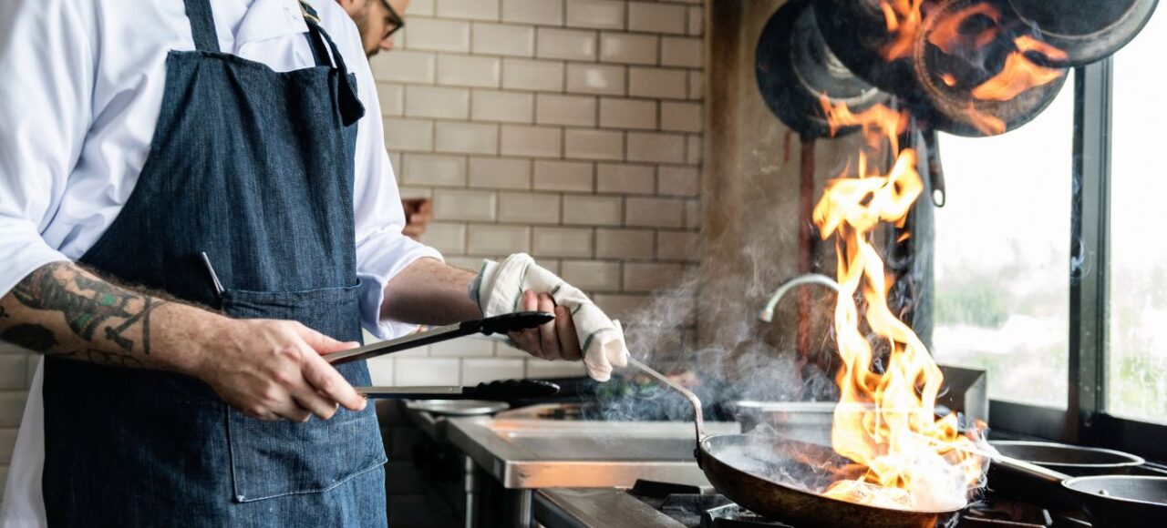 auxiliar de cozinha tem direito a insalubridade